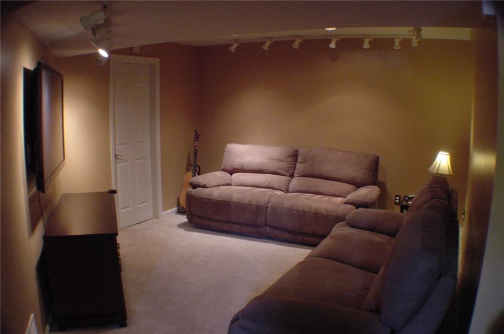 217 Randy Lane Coraopolis, PA 15108 - Photo 20 of 24 Gallery Image 20