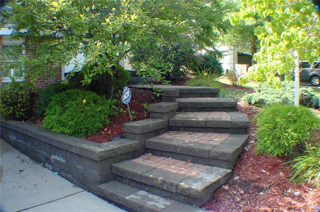 217 Randy Lane Coraopolis, PA 15108 - Photo 3 of 24 Gallery Image 3