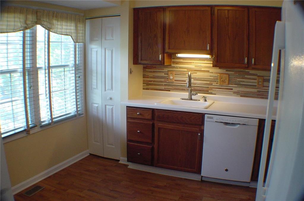 217 Randy Lane Coraopolis, PA 15108 - Photo 6 of 24 Gallery Image 6