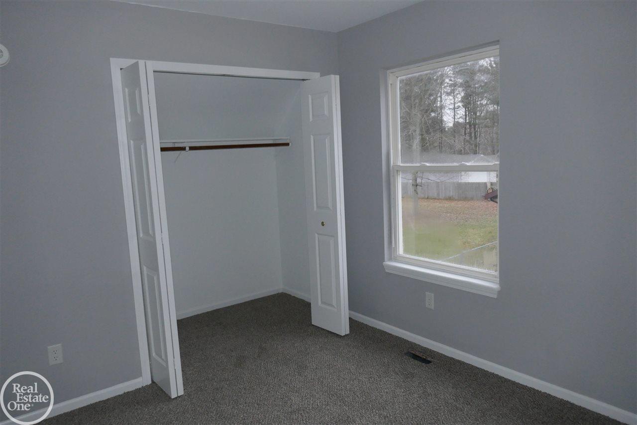 2932 Michigan Road Port Huron, MI 48060 - Photo 27 of 34 50001817-26.JPG