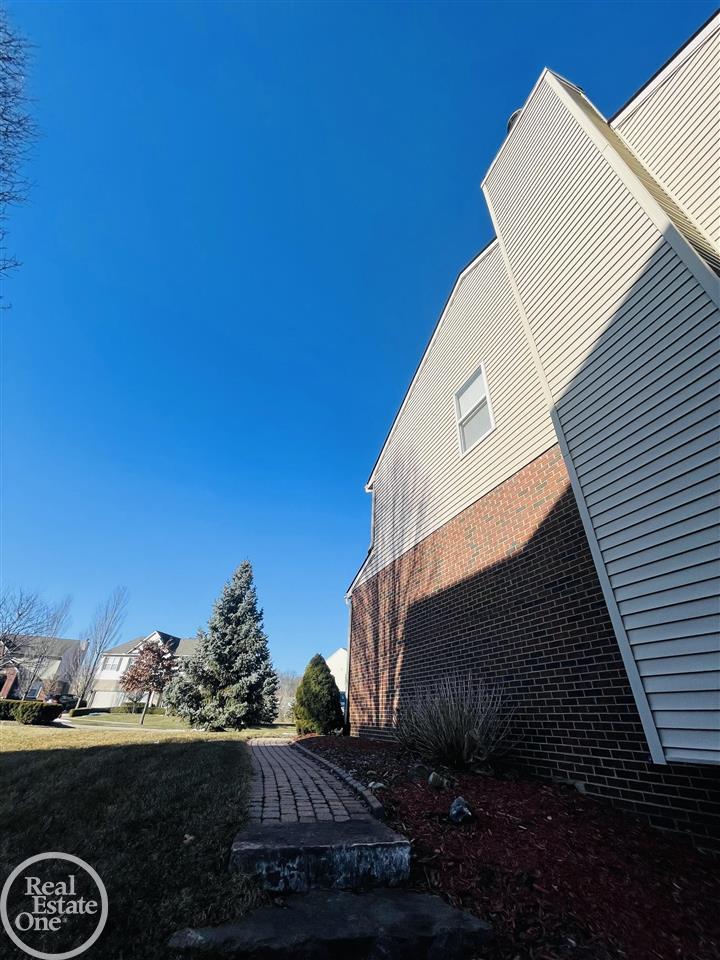 623 Wade Court Rochester, MI 48307 - Photo 36 of 38 Vinyl Siding