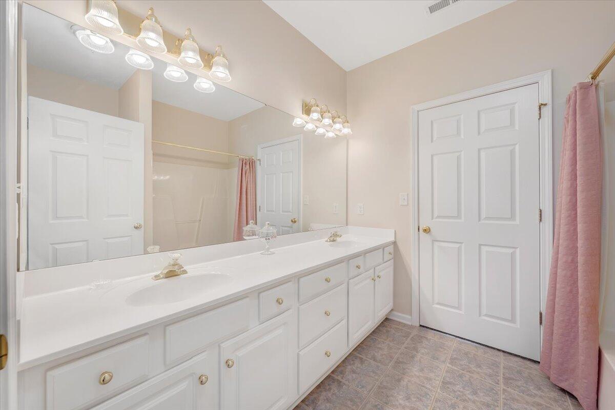 1927 South Clearing Road Salem, VA 24153 - Photo 13 of 16 Jack and Jill Bath