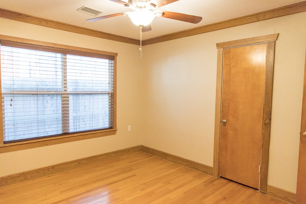 9010 Linkmeadow Lane Houston, TX 77025 - Photo 28 of 39 a view of an empty room with a window