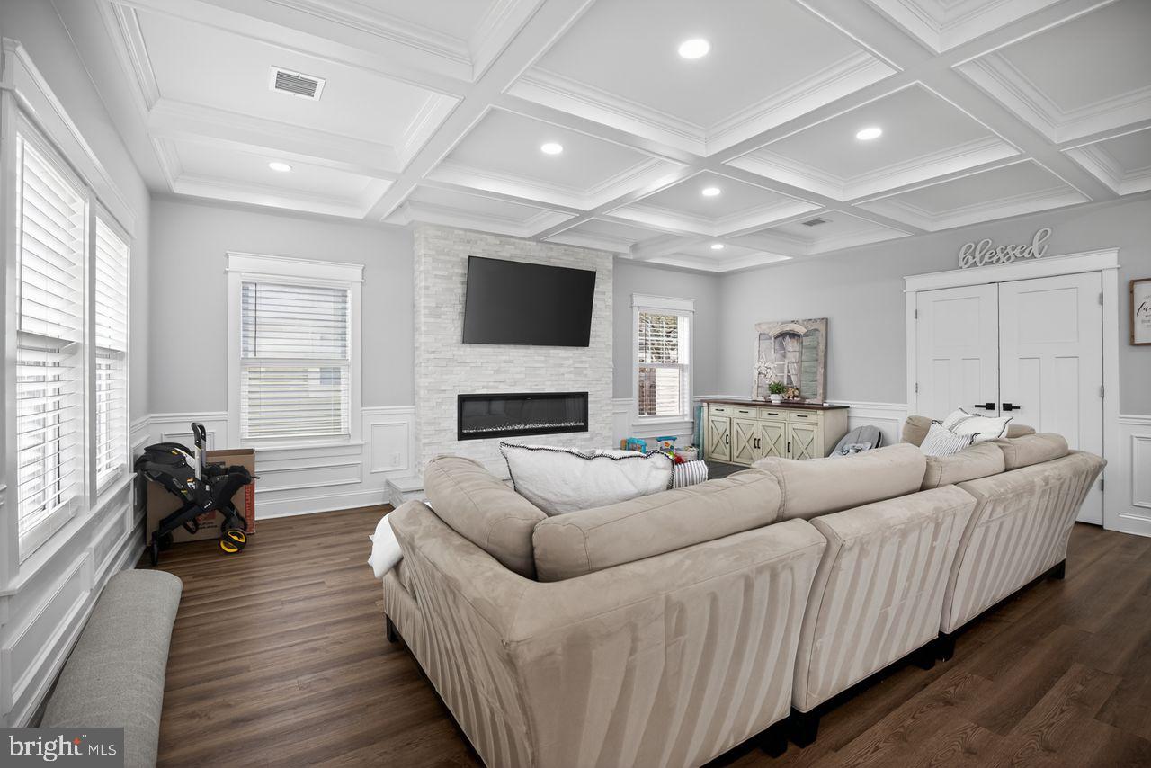 9 Woodbine Avenue Maple Shade, NJ 08052 - Photo 3 of 33