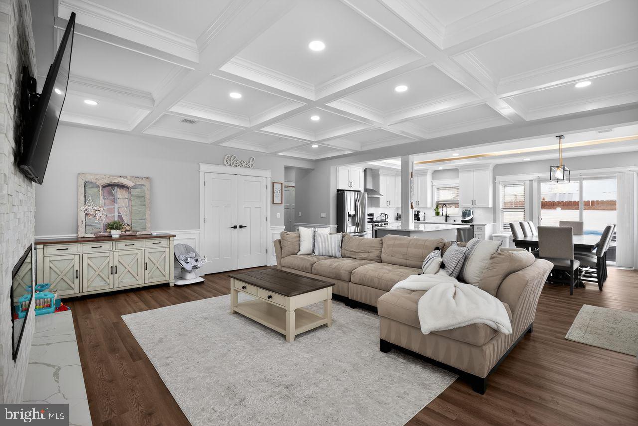 9 Woodbine Avenue Maple Shade, NJ 08052 - Photo 5 of 33