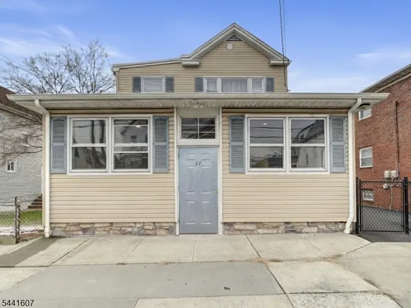 $2,650 | 27 Honiss Street, Unit 2, Belleville, NJ 07109