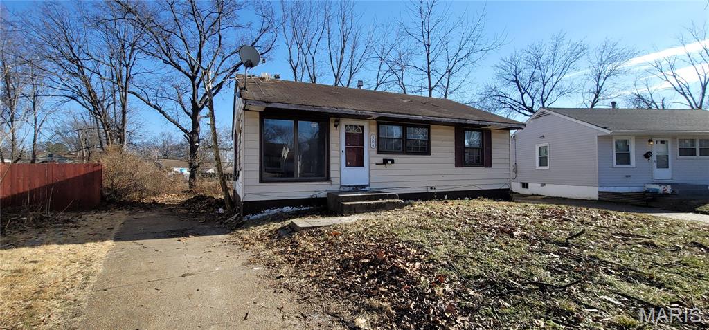 304 Lanark Road St. Louis, MO 63137 - Photo 4 of 22 Gallery Image 4