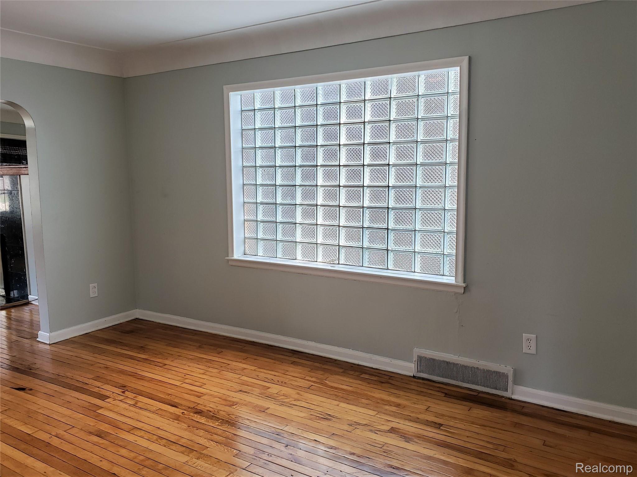 84 Chestnut Street River Rouge, MI 48218 - Photo 6 of 38 Dining_03.jpg