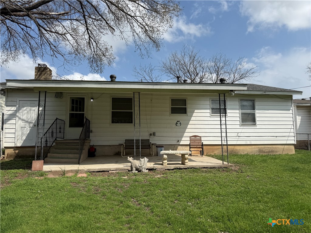 411 Cardinal Avenue Killeen, TX 76541 - Photo 2 of 14 a view of a house with a yard