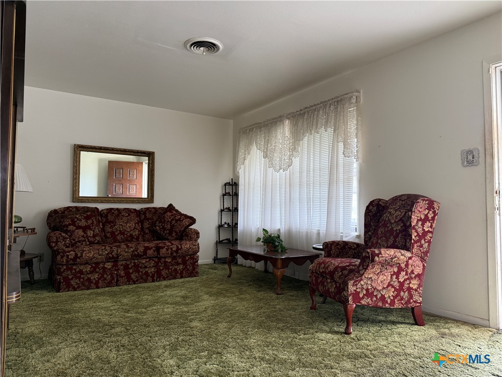 411 Cardinal Avenue Killeen, TX 76541 - Photo 4 of 14 a living room with furniture and a window