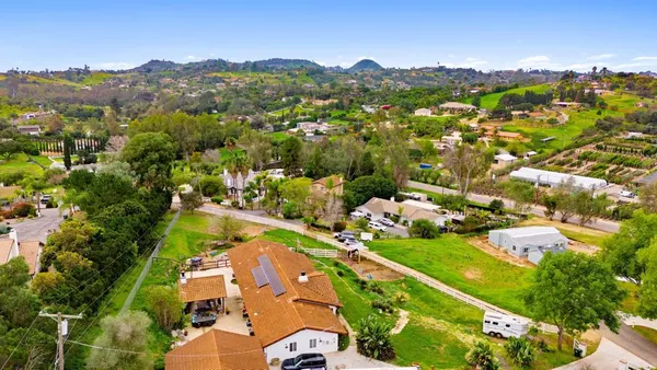 $995,000 | 370 Spanish Spur, Fallbrook, CA 92028