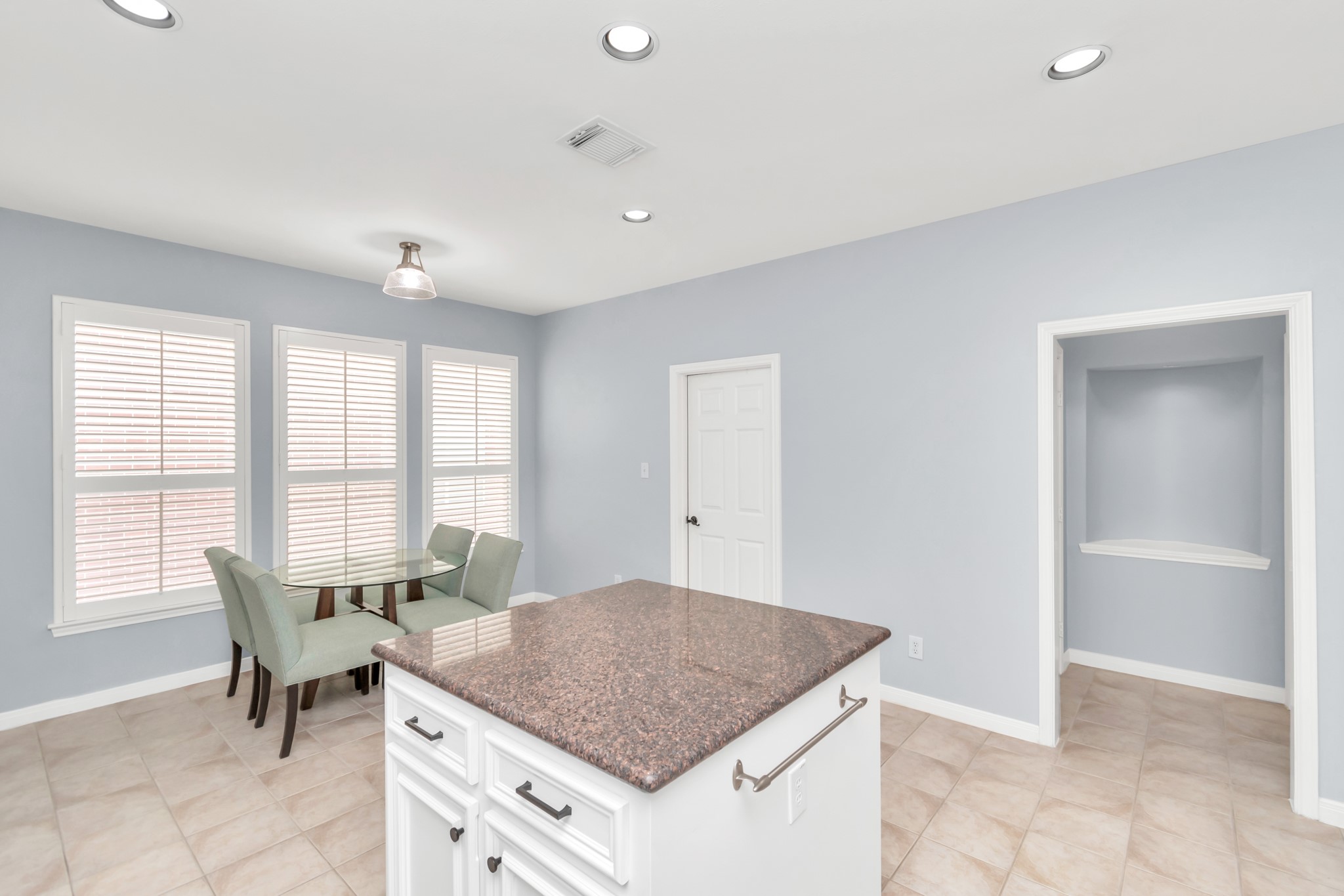 2901 West Dallas Street Houston, TX 77019 - Photo 20 of 39 a dining room with a window and a table