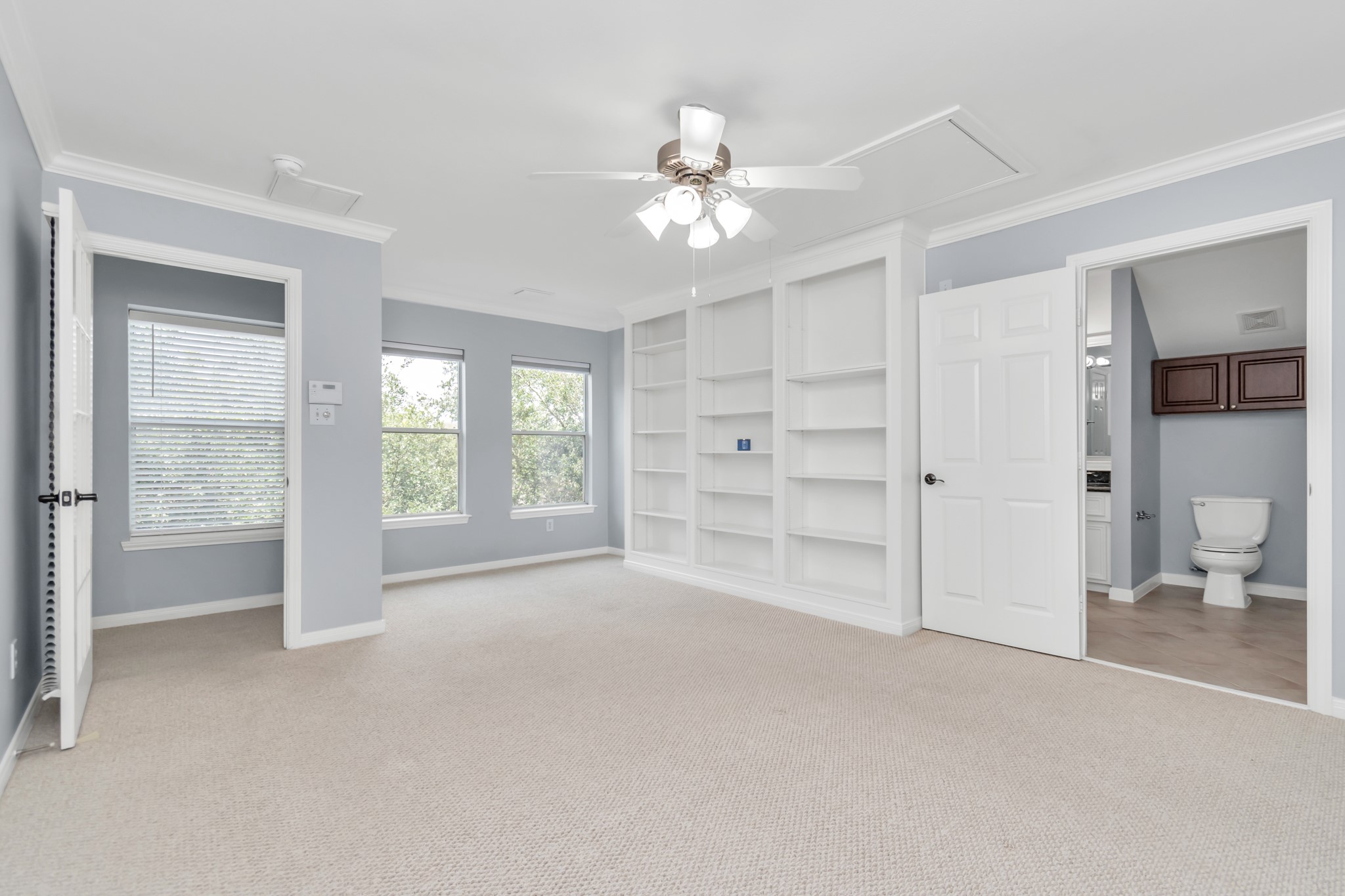 2901 West Dallas Street Houston, TX 77019 - Photo 30 of 39 a view of empty room with a fireplace