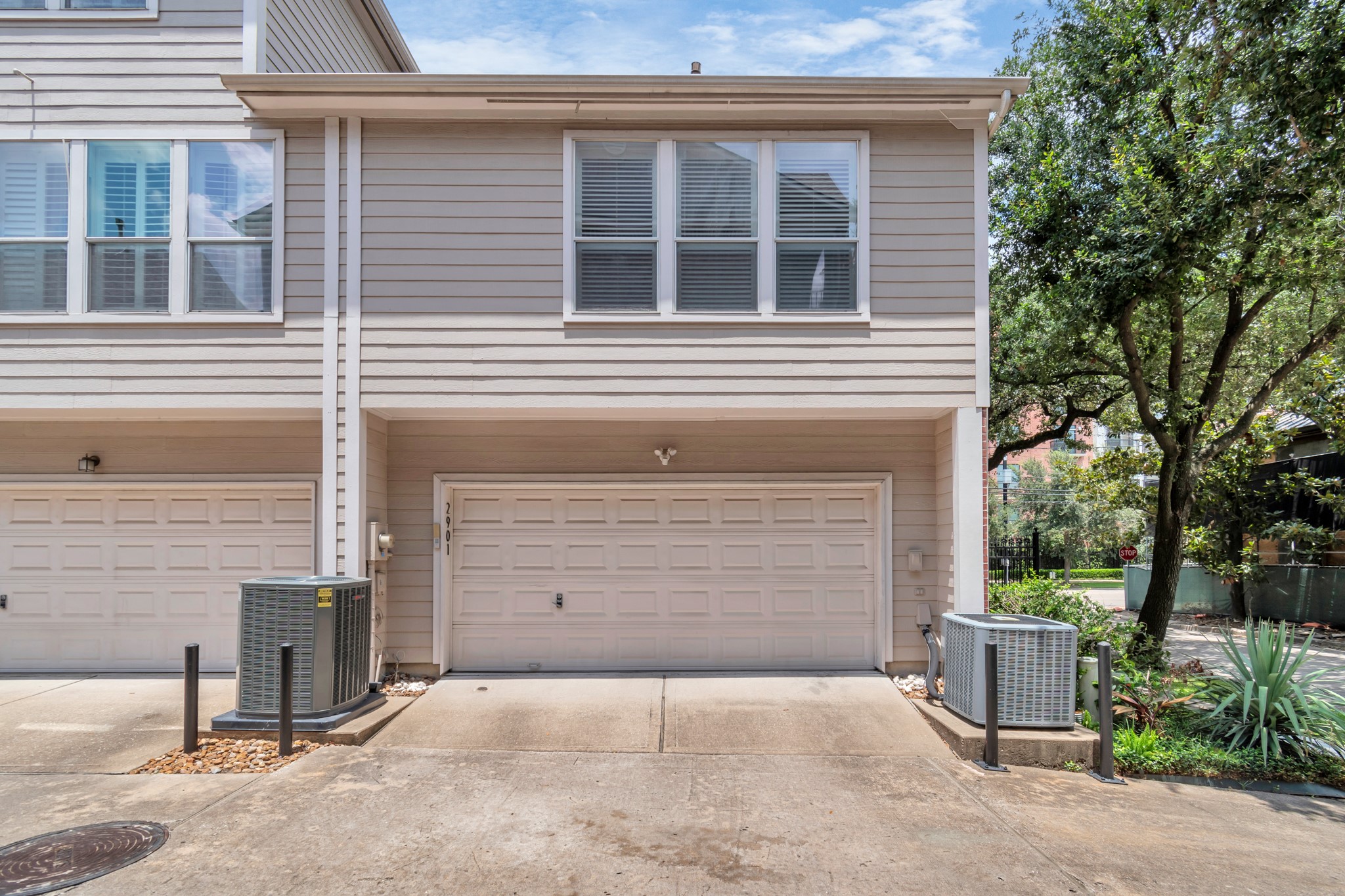 2901 West Dallas Street Houston, TX 77019 - Photo 36 of 39 front view of a house
