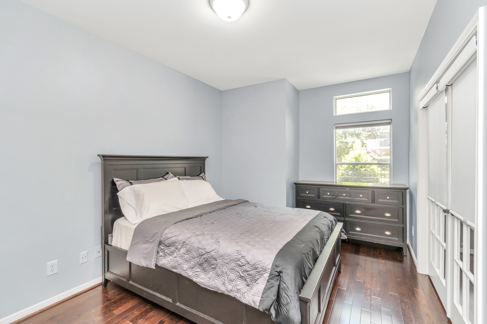 2901 West Dallas Street Houston, TX 77019 - Photo 8 of 39 a bedroom with a bed and a window