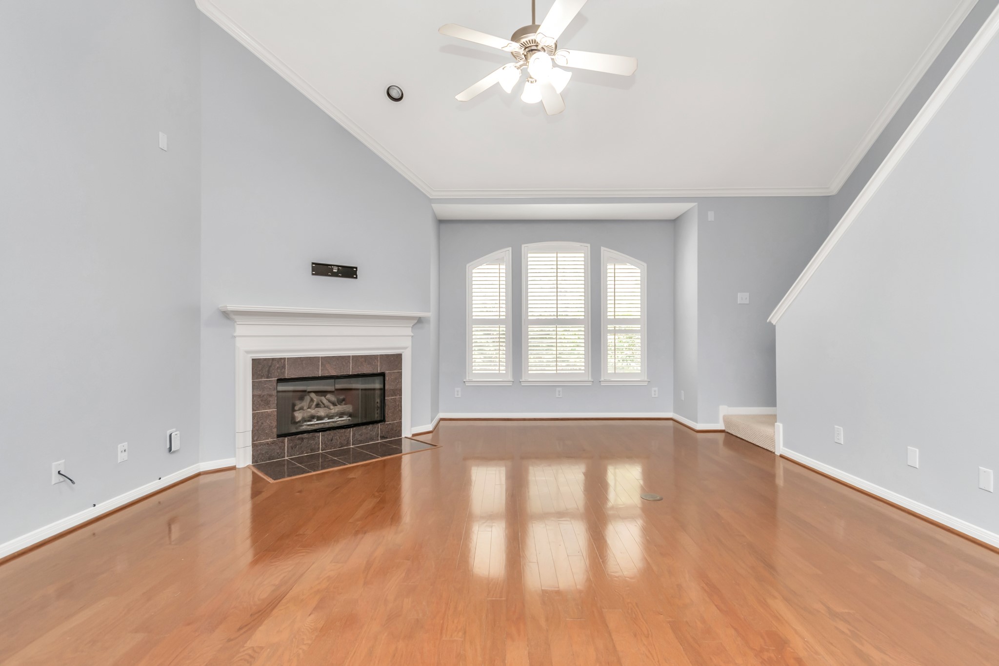 2901 West Dallas Street Houston, TX 77019 - Photo 10 of 39 wooden floor fireplace and windows in an empty room