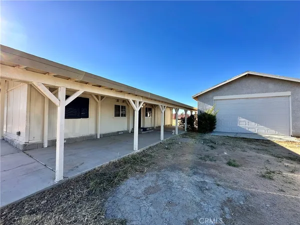 $2,000 | 11550 White, Unit B, Victorville, CA 92392