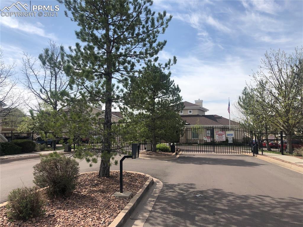 3875 Strawberry Field Grove, Unit B Colorado Springs, CO 80906 - Photo 3 of 24