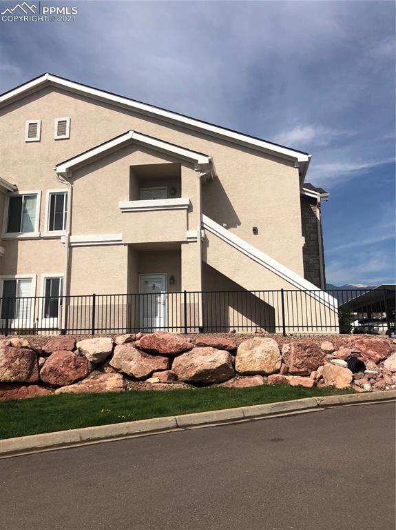 3875 Strawberry Field Grove, Unit B Colorado Springs, CO 80906 - Photo 5 of 24