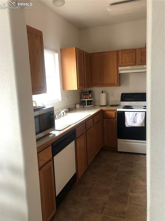 3875 Strawberry Field Grove, Unit B Colorado Springs, CO 80906 - Photo 8 of 24