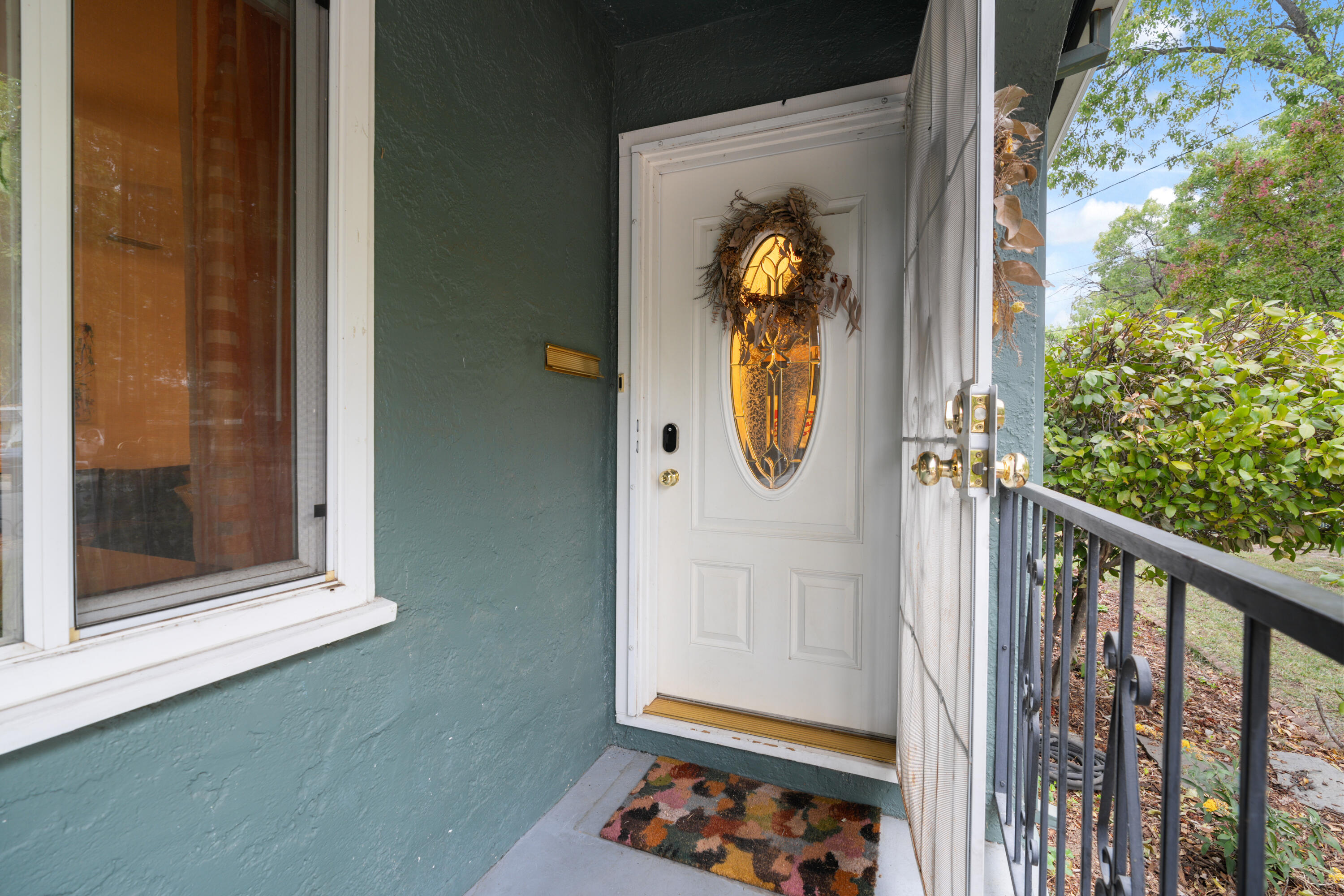 2056 Canal Drive Redding, CA 96001 - Photo 27 of 46 a view of a hallway with wooden floor and a mirror