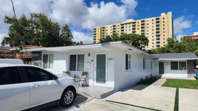 $2,700 | 3447 Southwest 23rd Street, Unit 3447, Miami, FL 33145