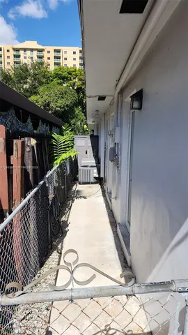 $2,700 | 3447 Southwest 23rd Street, Unit 3447, Miami, FL 33145