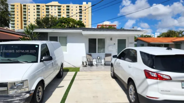 $2,700 | 3447 Southwest 23rd Street, Unit 3447, Miami, FL 33145