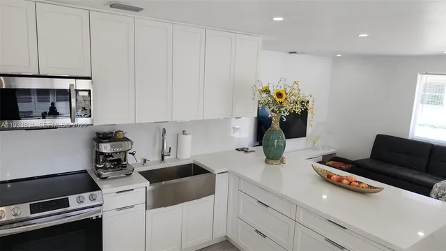 $2,700 | 3447 Southwest 23rd Street, Unit 3447, Miami, FL 33145