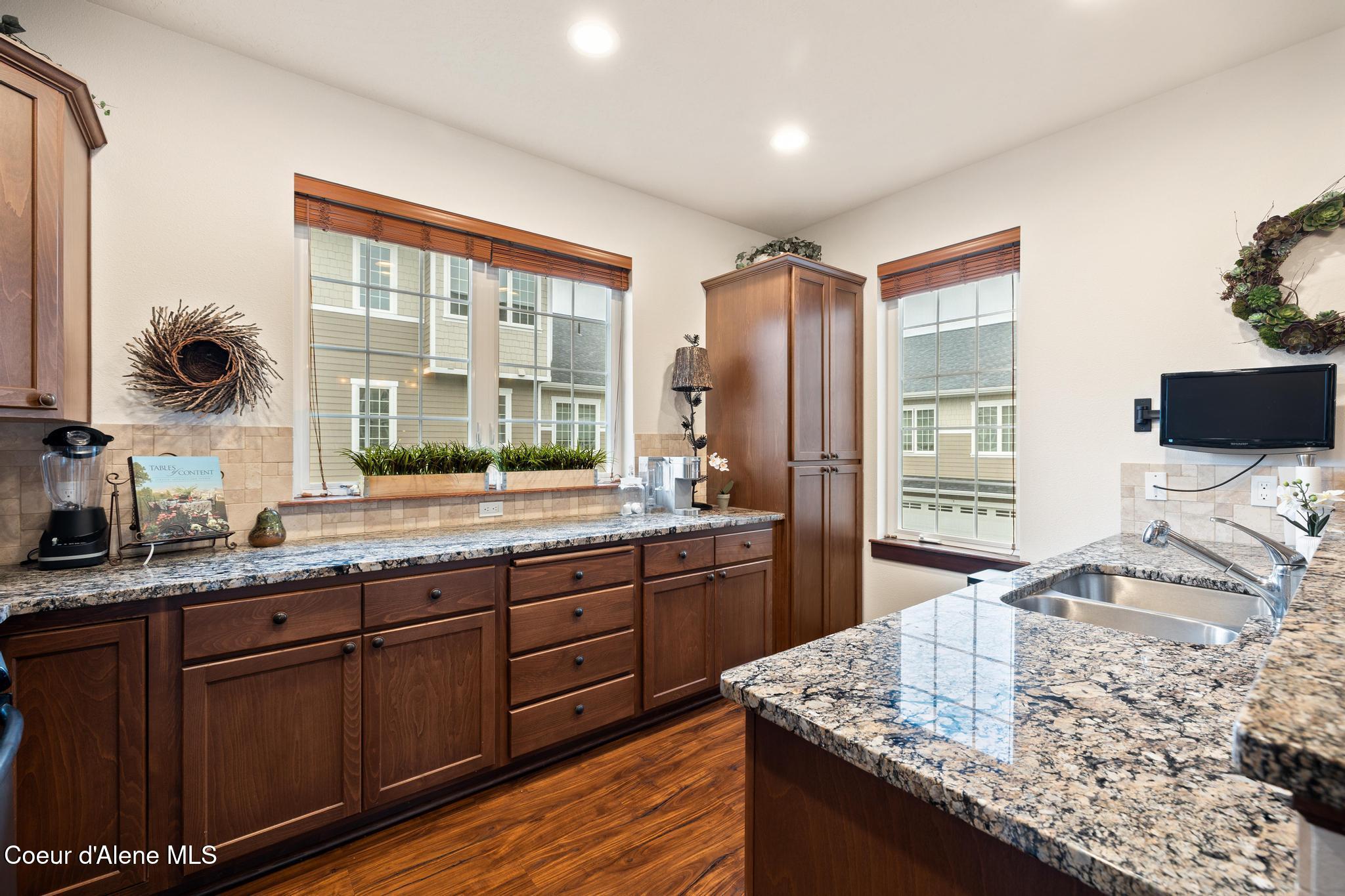 4580 Greenchain Loop, Unit 1 Coeur D'Alene, ID 83814 - Photo 5 of 43 Kitchen