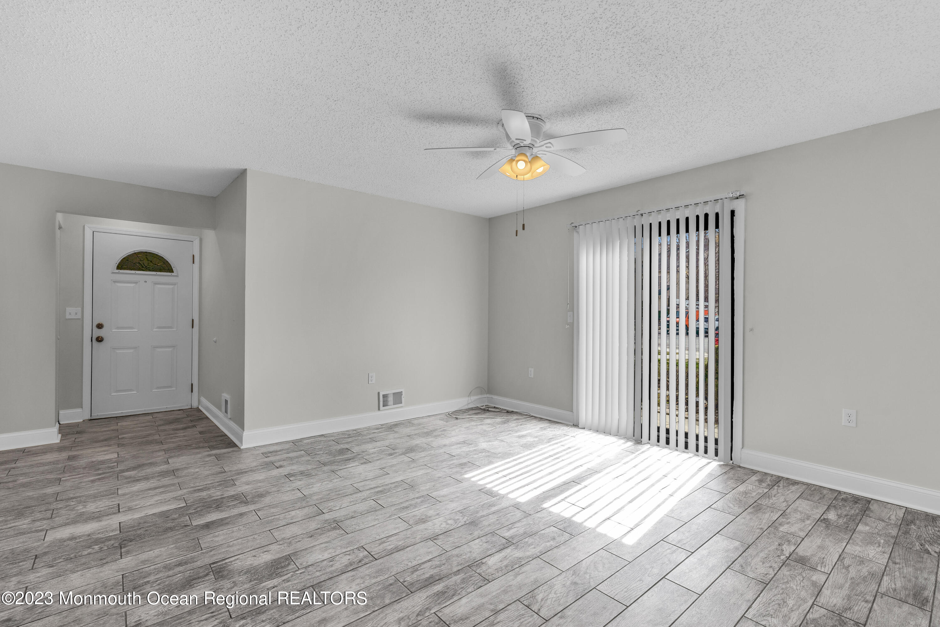 202 Violet Lane Jackson, NJ 08527 - Photo 3 of 35 005_dsc05202