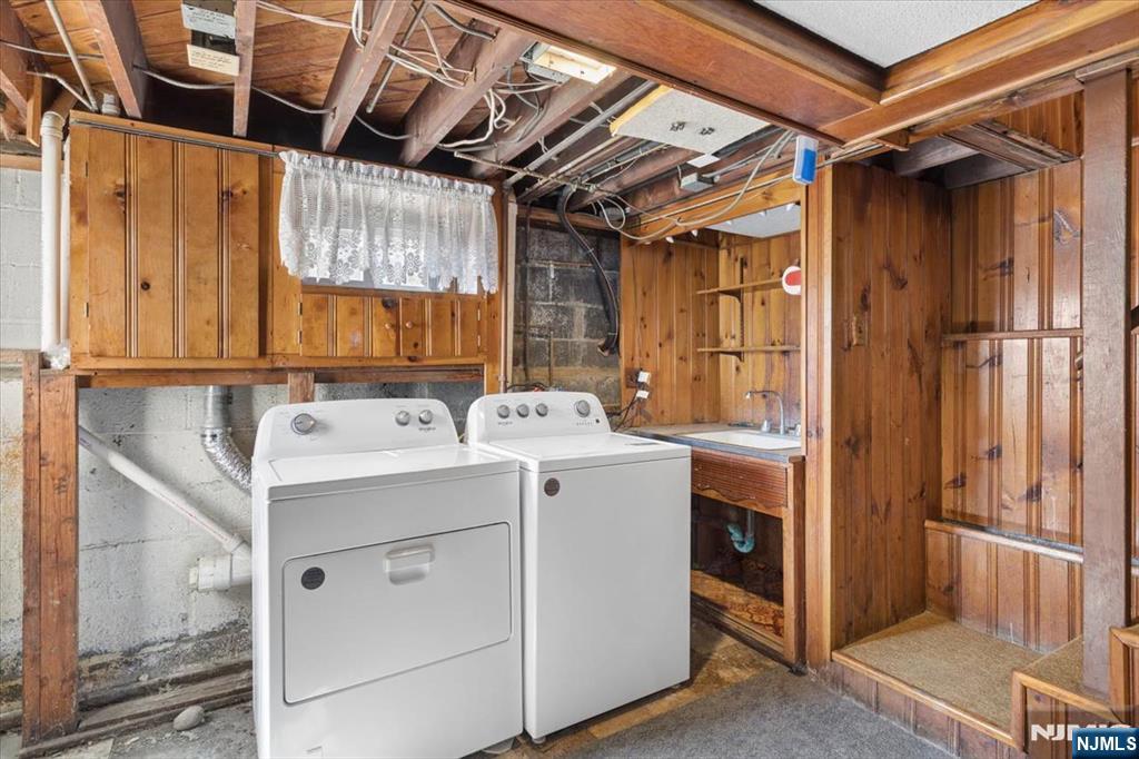 618 3rd Avenue Lyndhurst, NJ 07071 - Photo 25 of 33 a utility room with dryer and washer