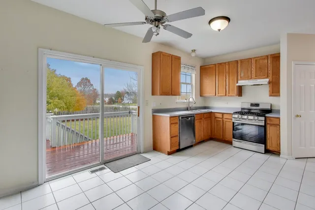 $429,900 | 697 Providence Lane, Lindenhurst, IL 60046