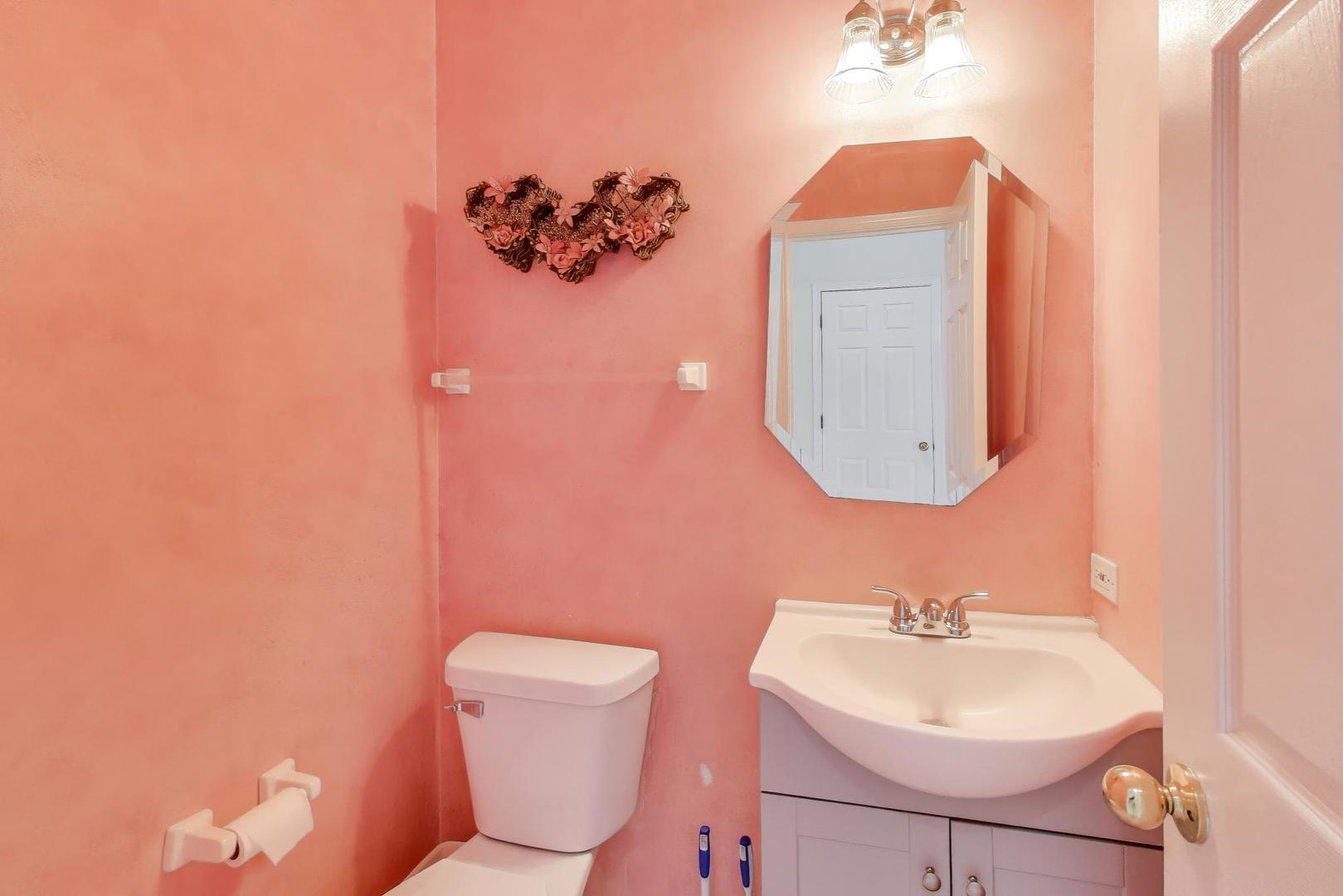 697 Providence Lane Lindenhurst, IL 60046 - Photo 14 of 31 a bathroom with a sink mirror and toilet
