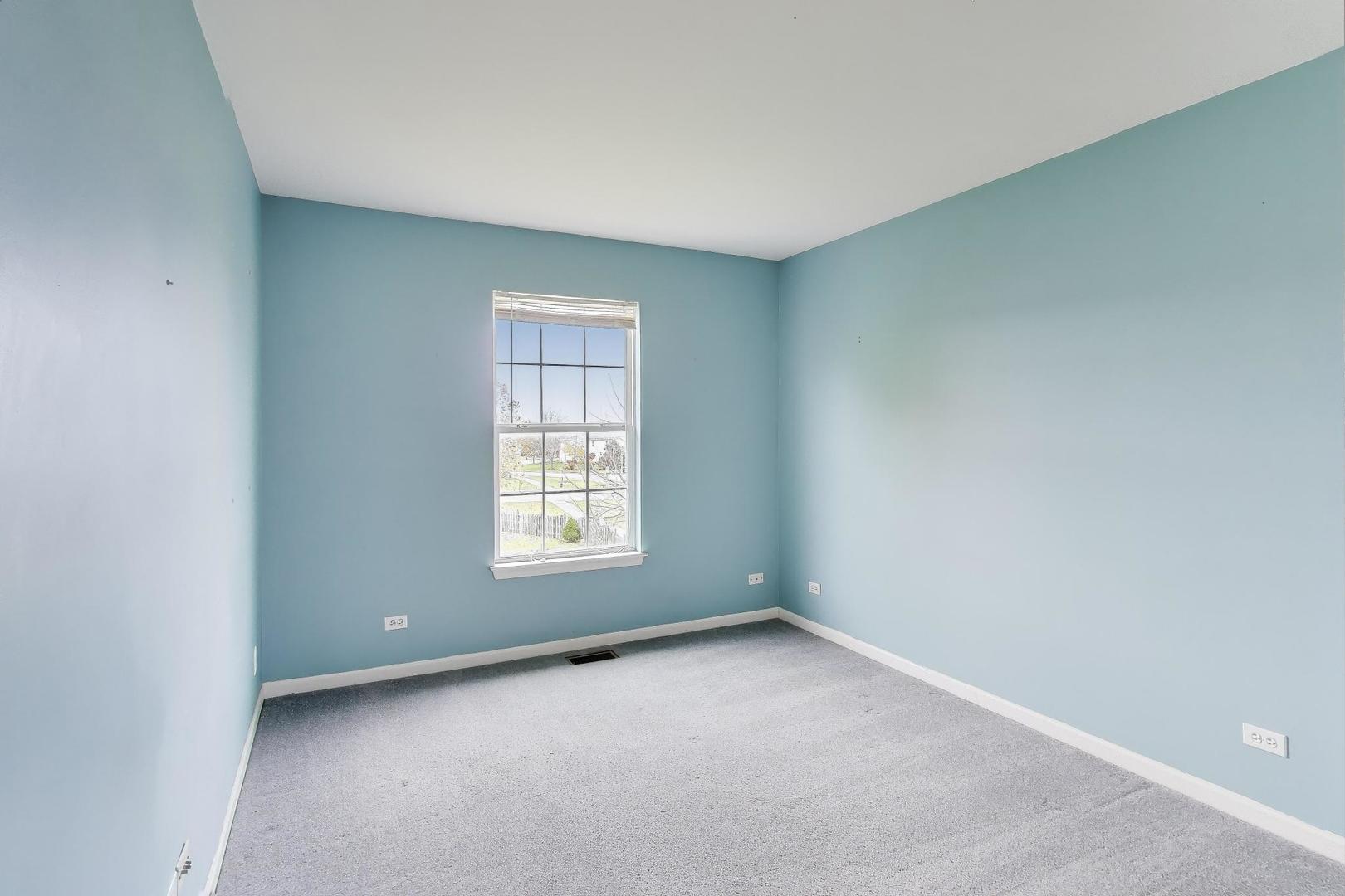 697 Providence Lane Lindenhurst, IL 60046 - Photo 19 of 31 an empty room with a window