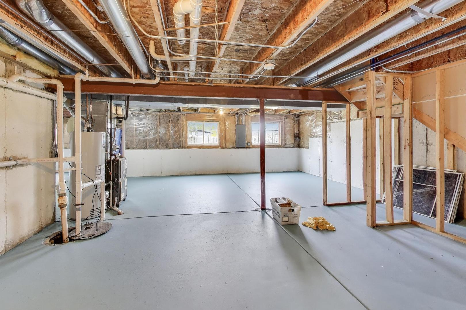 697 Providence Lane Lindenhurst, IL 60046 - Photo 22 of 31 a view of a room with gym equipment