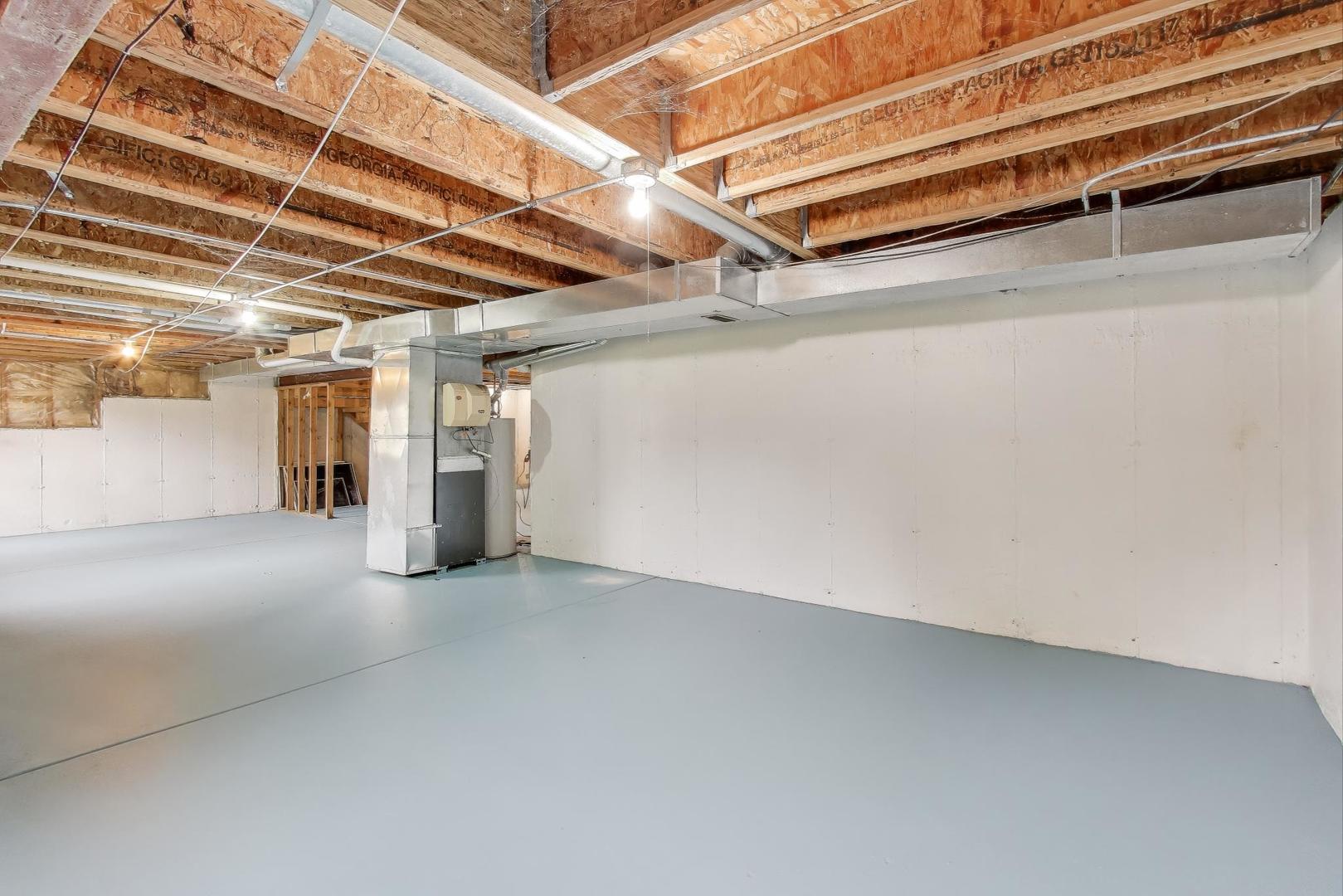 697 Providence Lane Lindenhurst, IL 60046 - Photo 23 of 31 a view of a storage room