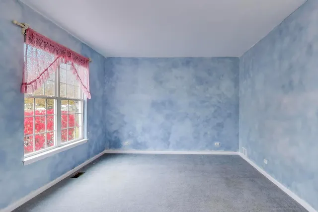 $429,900 | 697 Providence Lane, Lindenhurst, IL 60046