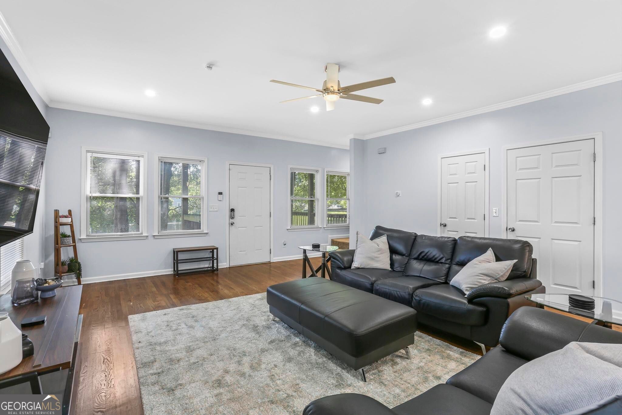 687 Windsor Street Southwest Atlanta, GA 30310 - Photo 4 of 31 Gallery Image 4