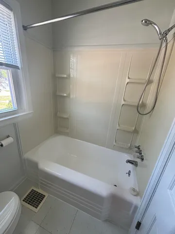 $925 | 142 North Riverview Drive, Unit 4, Kalamazoo, MI 49004