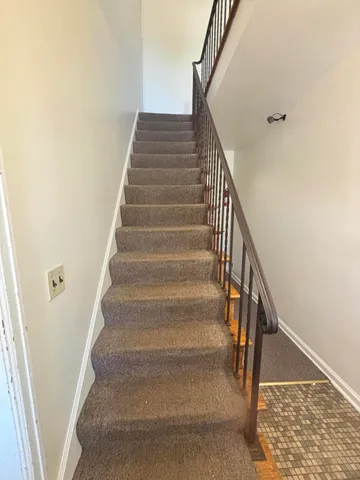 $925 | 142 North Riverview Drive, Unit 4, Kalamazoo, MI 49004