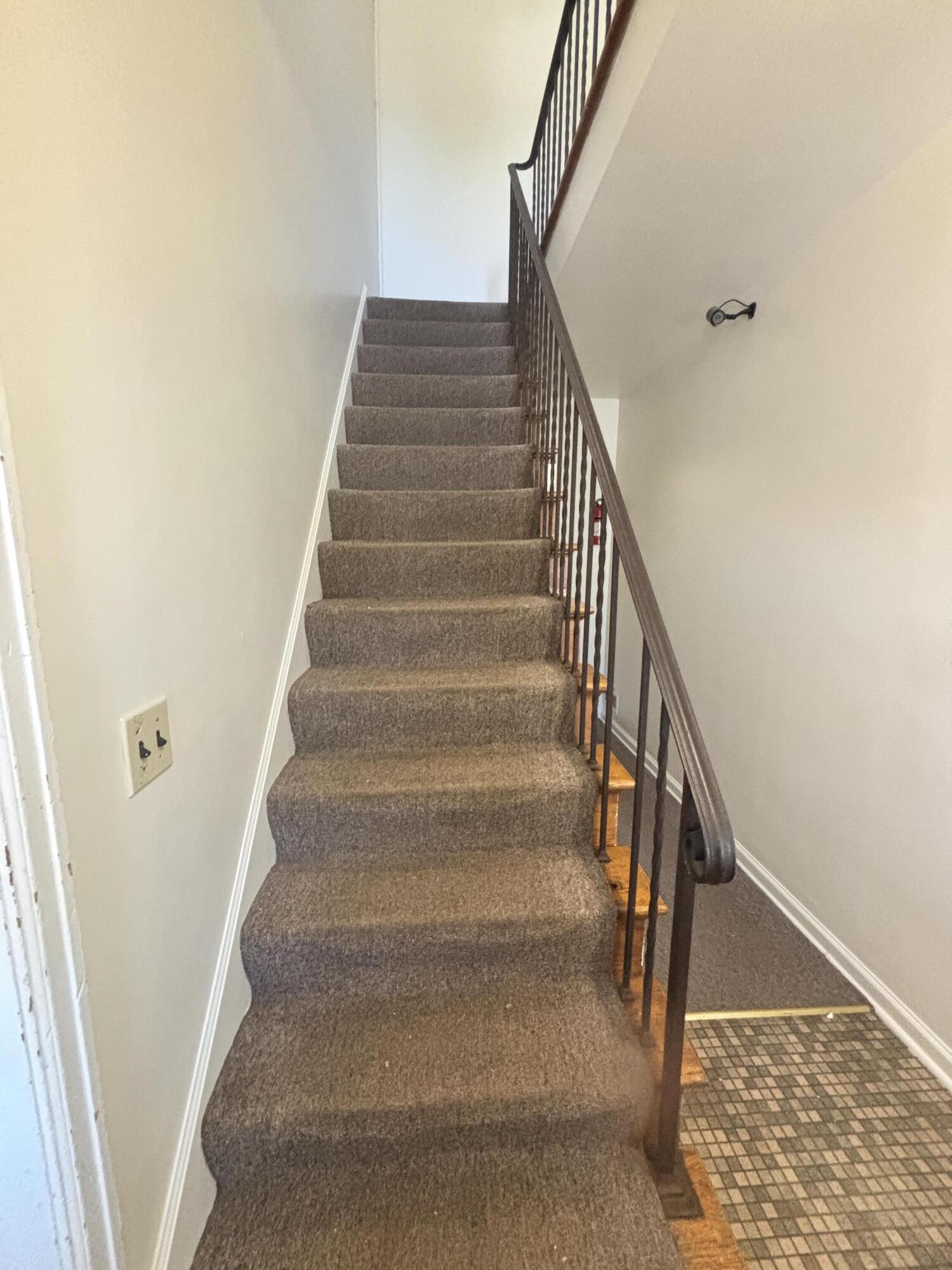 142 North Riverview Drive, Unit 4 Kalamazoo, MI 49004 - Photo 3 of 13 IMG_3122