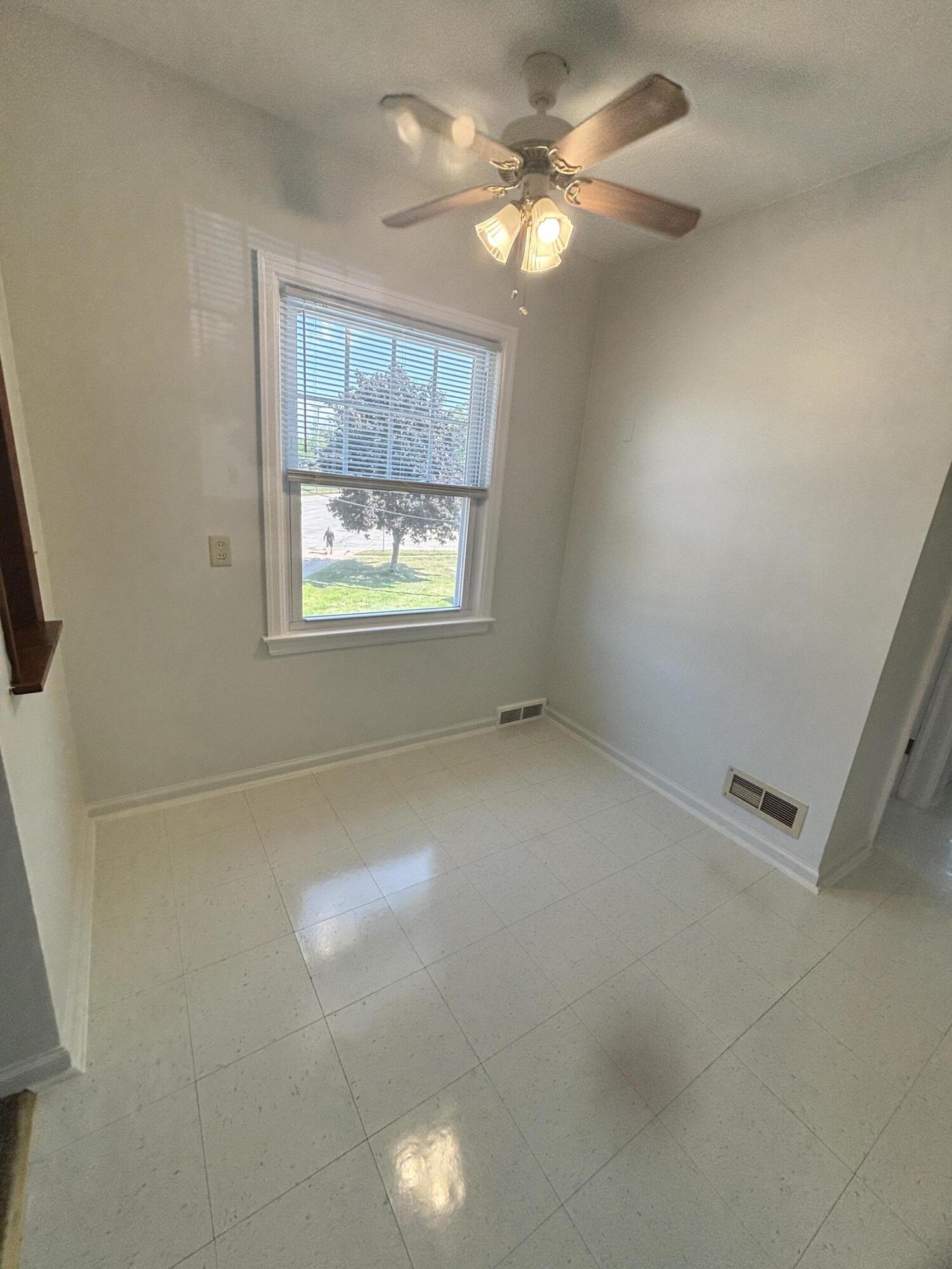 142 North Riverview Drive, Unit 4 Kalamazoo, MI 49004 - Photo 7 of 13 IMG_3126