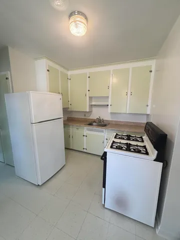 $925 | 142 North Riverview Drive, Unit 4, Kalamazoo, MI 49004