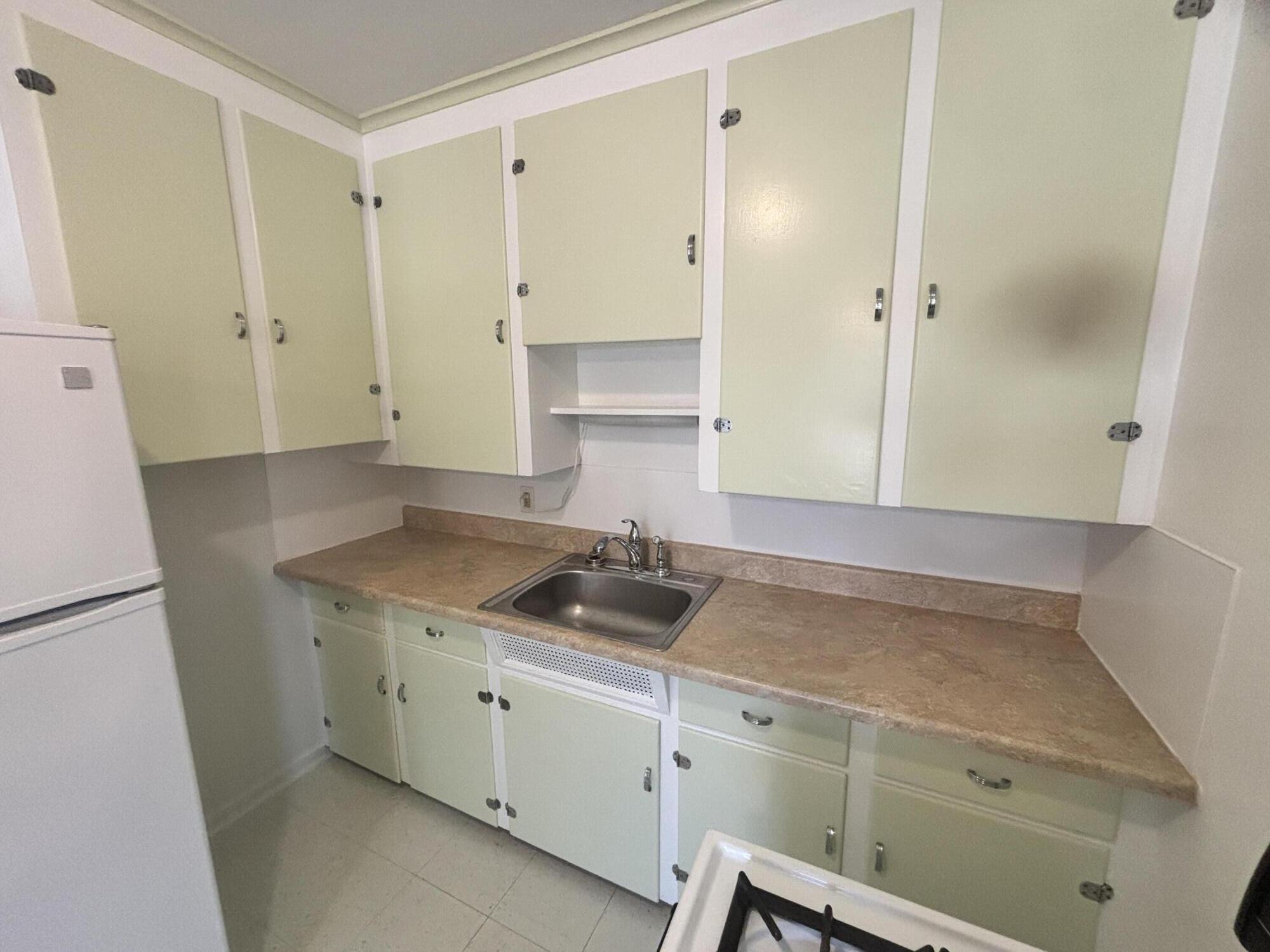 142 North Riverview Drive, Unit 4 Kalamazoo, MI 49004 - Photo 9 of 13 IMG_3128