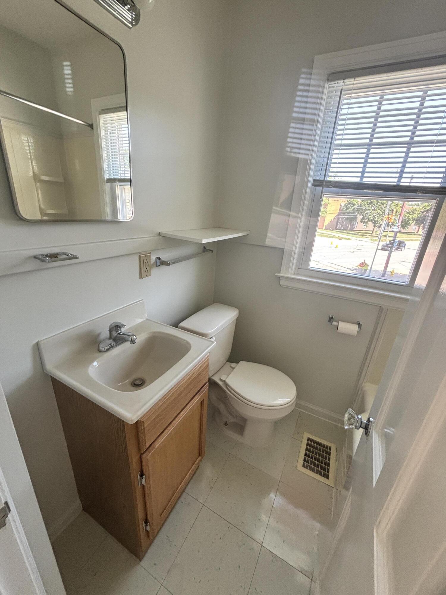 142 North Riverview Drive, Unit 4 Kalamazoo, MI 49004 - Photo 10 of 13 IMG_3130