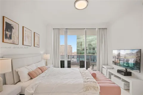 $8,000 | 200 Biscayne Blvd Way, Unit 5009, Miami, FL 33131