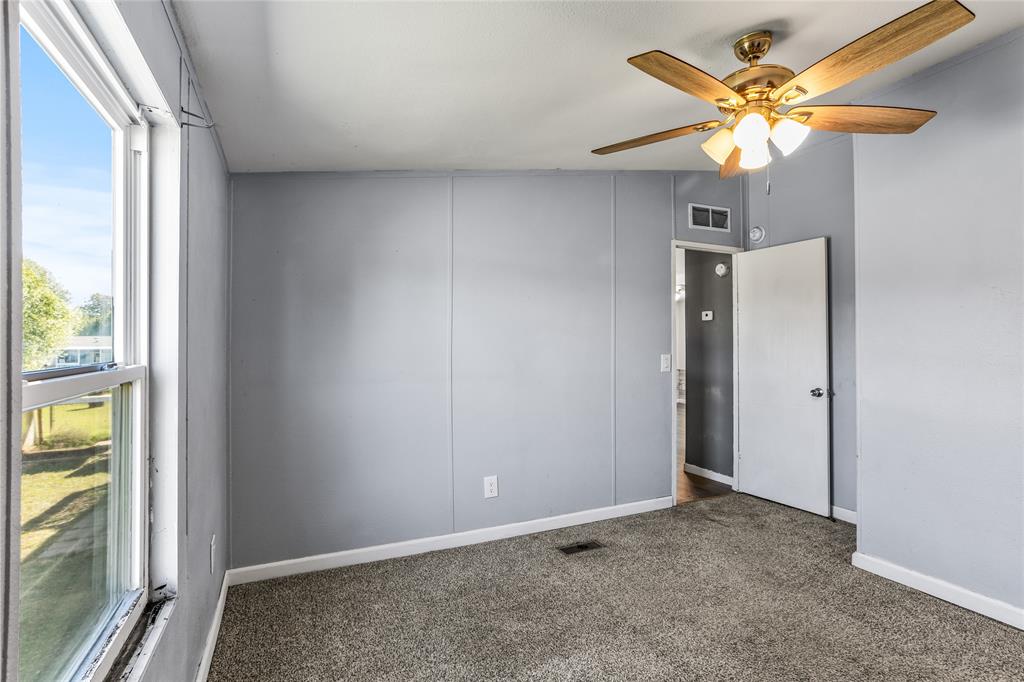 112 Pine Ridge Circle Southmayd, TX 75092 - Photo 15 of 25 an empty room with a window and a ceiling fan