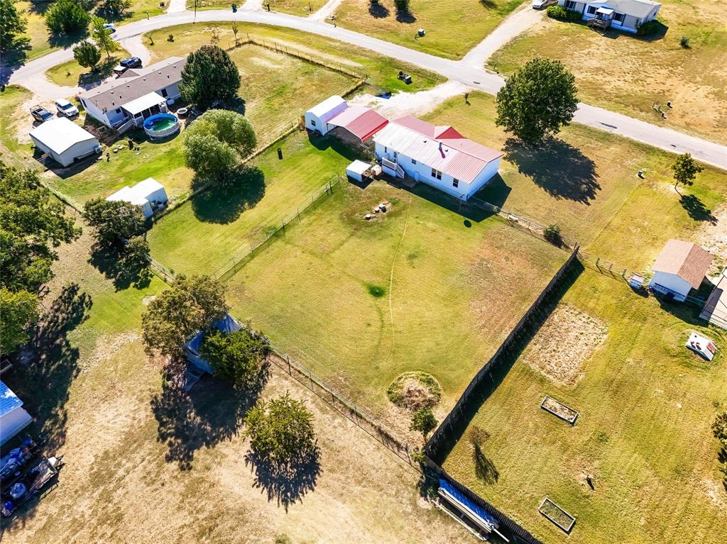 112 Pine Ridge Circle Southmayd, TX 75092 - Photo 20 of 25 a bathroom with a tub
