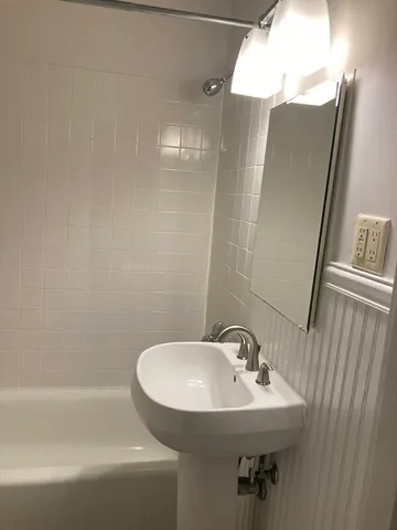 $3,500 | 15 Trowbridge Street, Unit 8, Cambridge, MA 02138